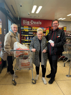 💛 A little kindness goes a long way 💛Today the fantastic team at Iceland surprised two lucky shoppers with £25 vouchers each as a random act of kindness.It’s always lovely to see our retailers giving back and putting smiles on faces right here in the centre.Well done to the Iceland team for spreading a bit of joy while customers were doing their weekly shop. 👏@icelandfoods#MiddletonShoppingCentre #CommunityKindness #ShopLocal #randomactsofkindness