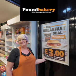 Breakfast sorted ☕🥓Always welcoming customers with a smile, Marina from Pound Bakery is ready to serve up their Breakfast Deal for just £3.00, including a breakfast roll and any hot drink.Now served until 2pm at Middleton Shopping Centre.Poundbakery #middleton #peopleofmmiddleton #breakfast