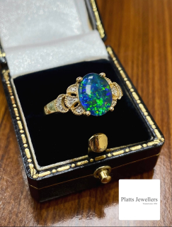 💙 A real showstopper from Platts Jewellers! 💙This beautiful 9ct yellow gold ring features an oval-cut Black Australian Opal, surrounded by sparkling diamonds. Just look at those incredible flashes of blue and green. ✨💎 Sale price: £245
💎 Ring size: P
💎 Available from Platts Jewellers at Middleton Shopping CentrePerfect for an October birthday — or simply because you’ve fallen in love with it. 💙#MiddletonShoppingCentre #PlattsJewellers #ShopLocal #OpalRing #Middleton Jewellery