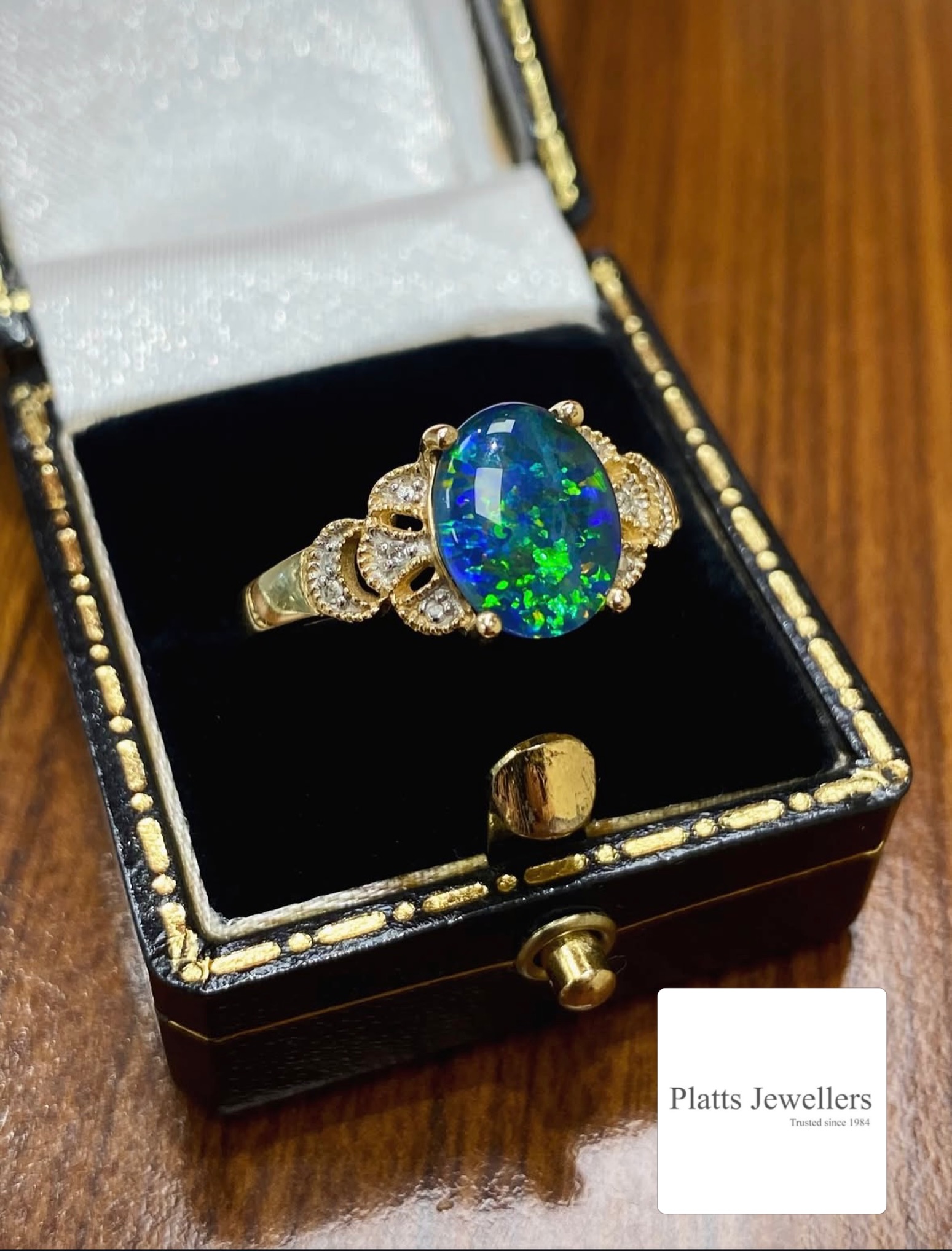 💙 A real showstopper from Platts Jewellers! 💙This beautiful 9ct yellow gold ring features an oval-cut Black Australian Opal, surrounded by sparkling diamonds. Just look at those incredible flashes of blue and green. ✨💎 Sale price: £245
💎 Ring size: P
💎 Available from Platts Jewellers at Middleton Shopping CentrePerfect for an October birthday — or simply because you’ve fallen in love with it. 💙#MiddletonShoppingCentre #PlattsJewellers #ShopLocal #OpalRing #Middleton Jewellery